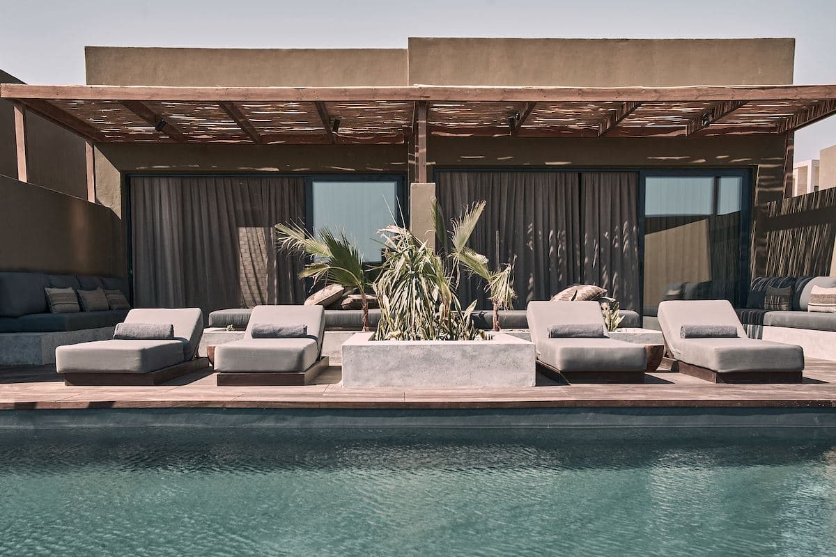 rooms-junior-suite-pool-view