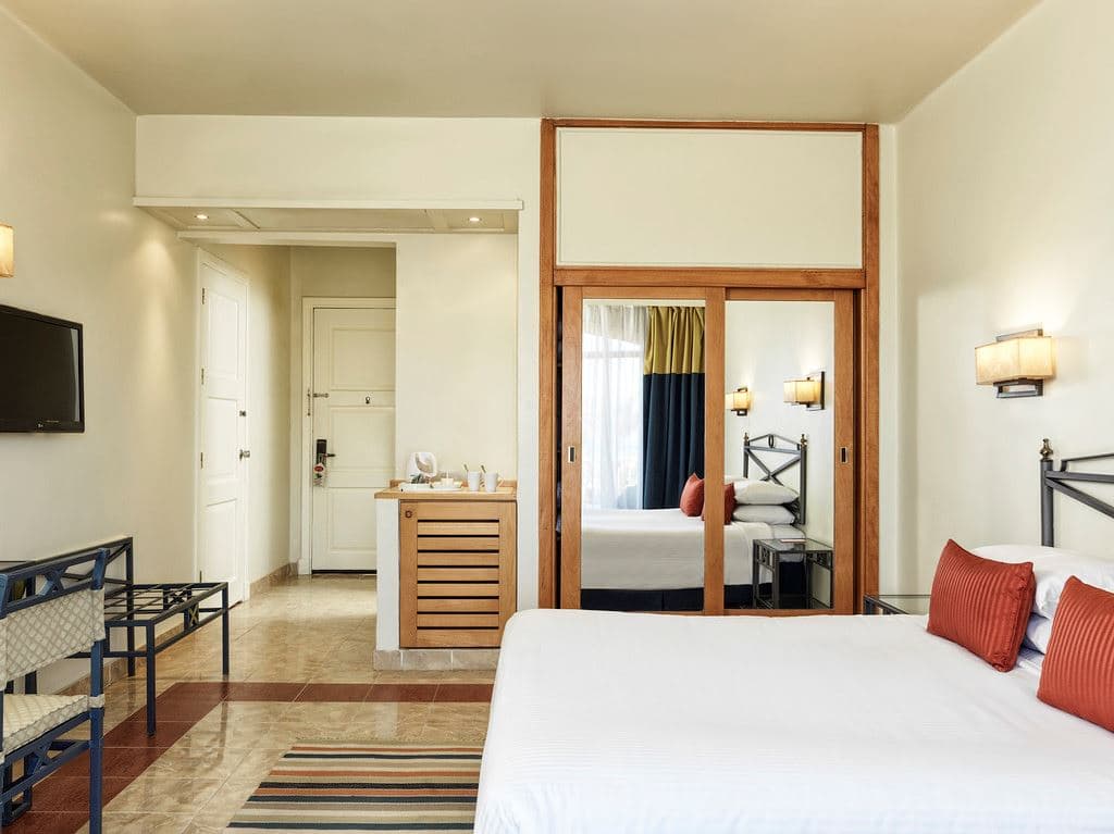 rooms-room-standard-seaview