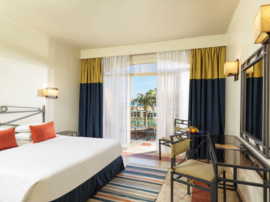 rooms-room-standard-seaview