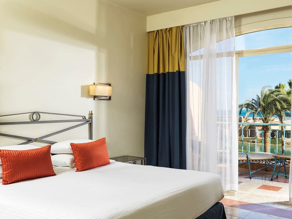 rooms-room-standard-seaview