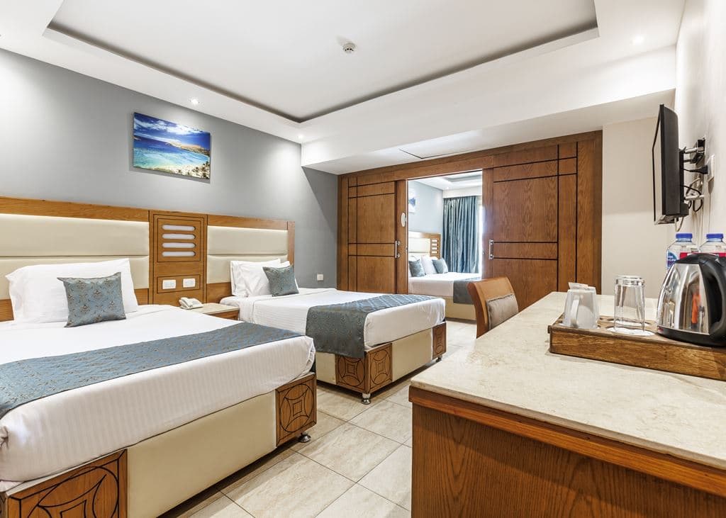 rooms-family-suite-city-view