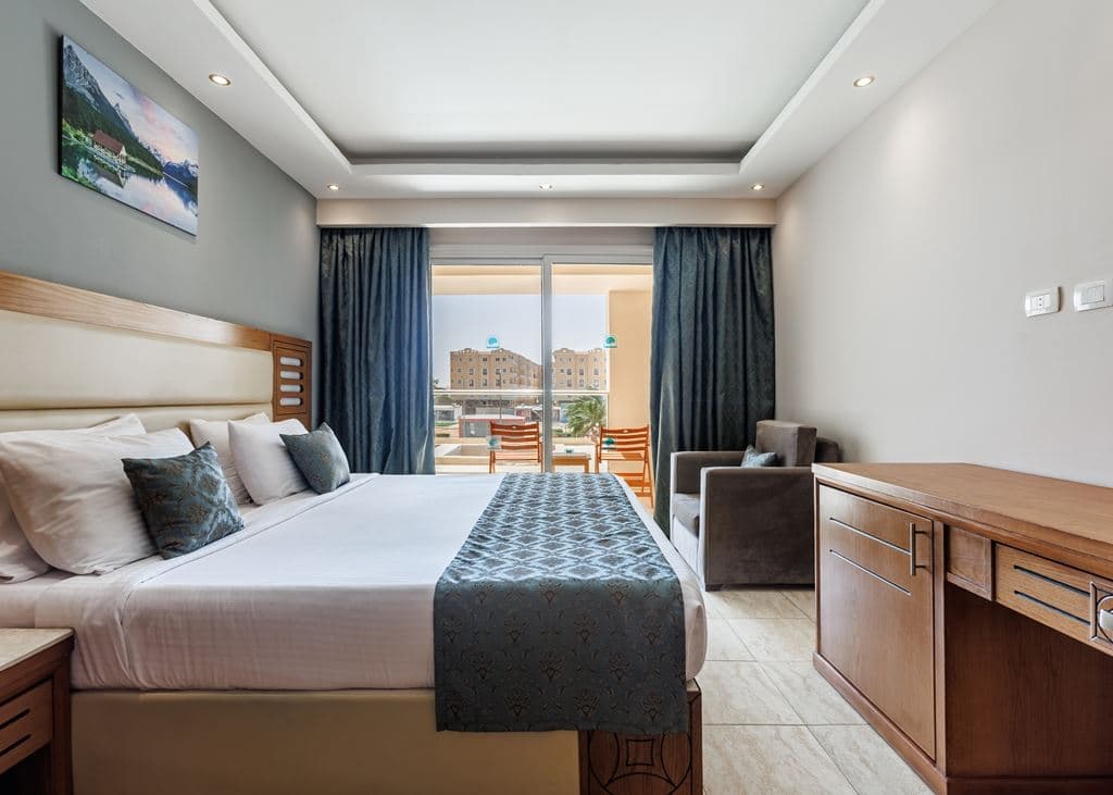 rooms-family-suite-city-view