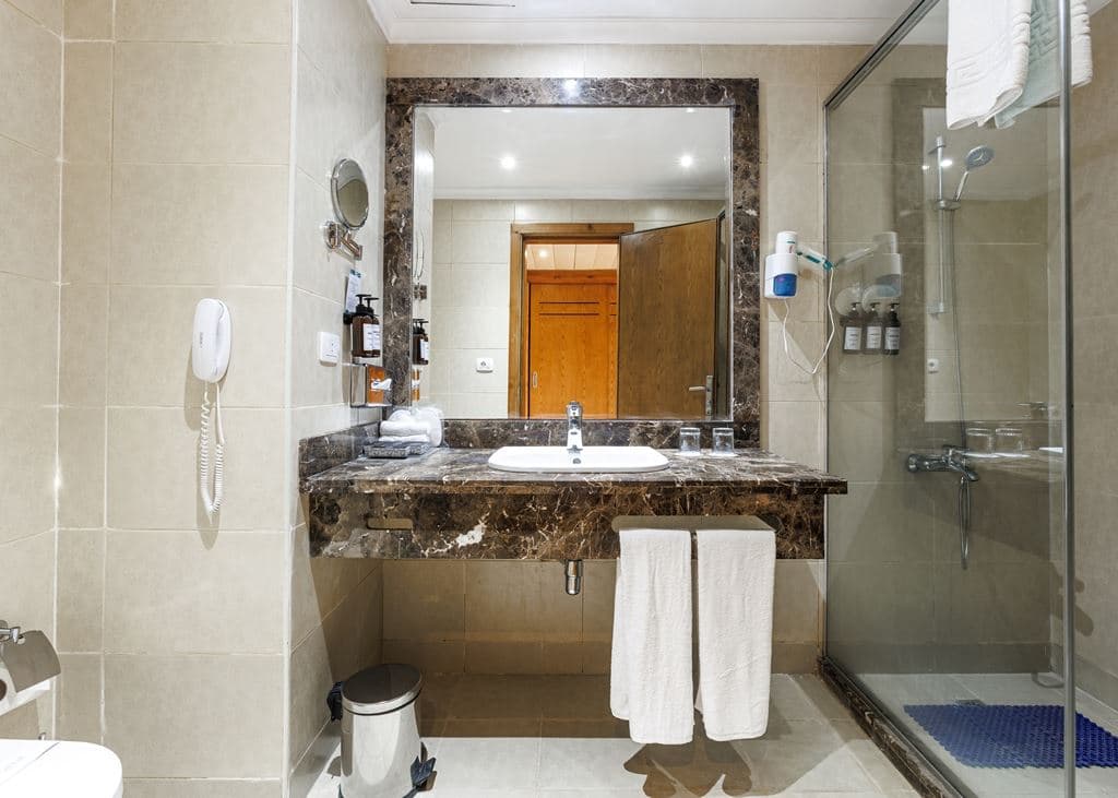 rooms-family-suite-city-view