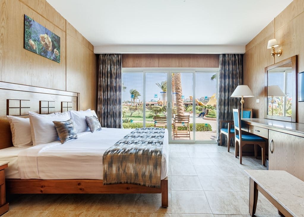 rooms-superior-family-suite-garden--pool-view
