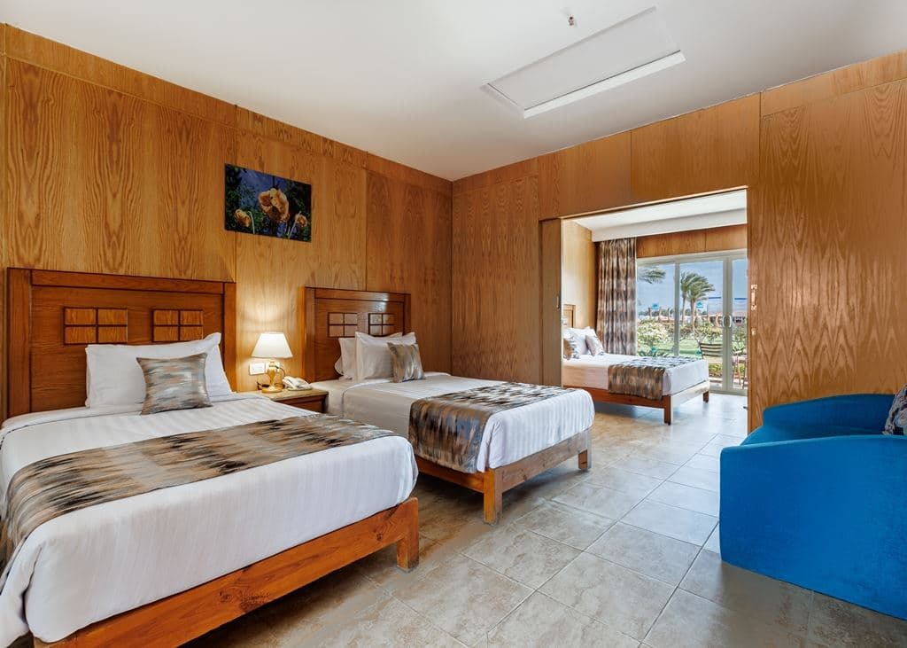 rooms-superior-family-suite-garden--pool-view