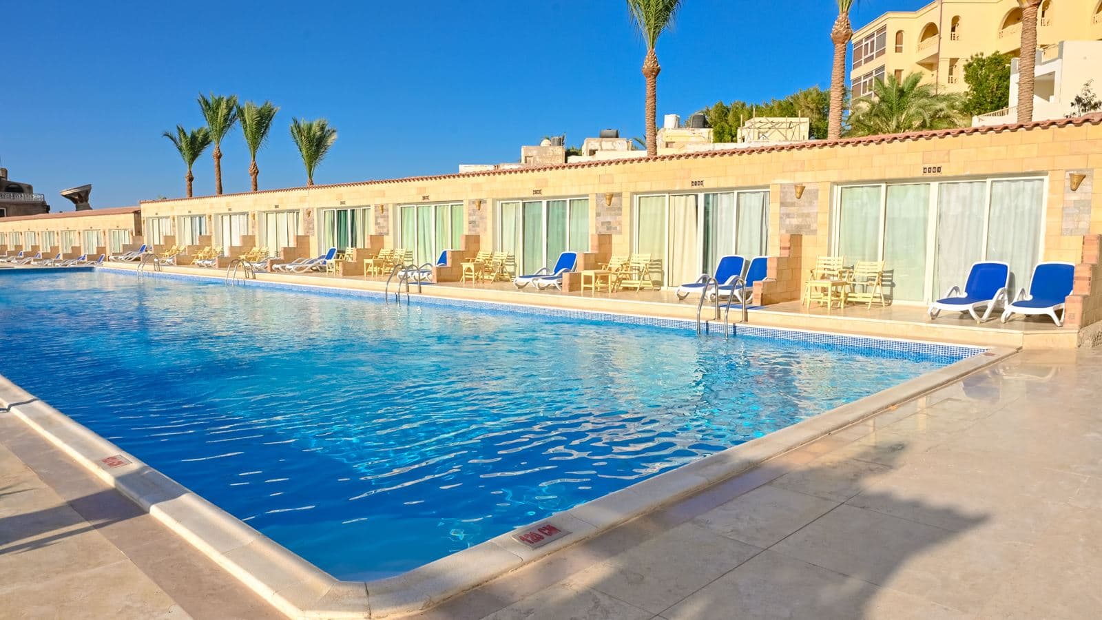 rooms-swim-up-room
