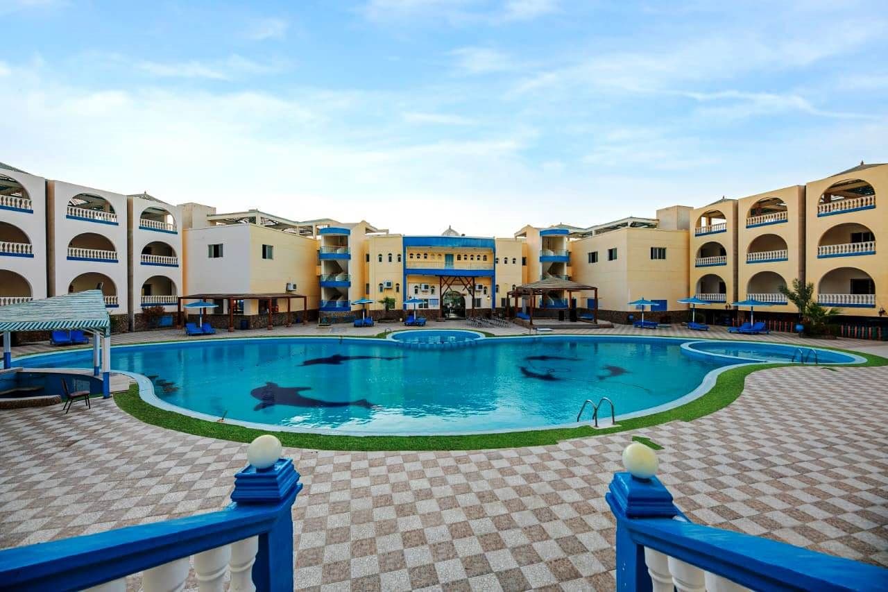 rooms-room-standard-pool-view