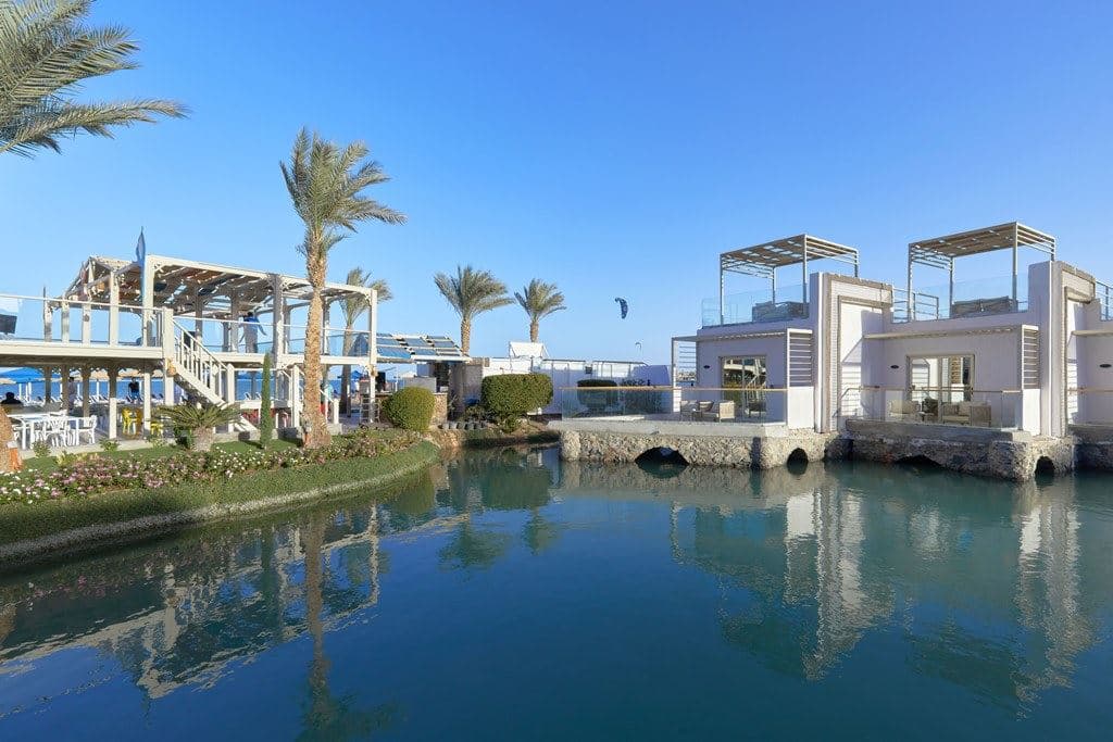 rooms-bungalow-room-lake-view