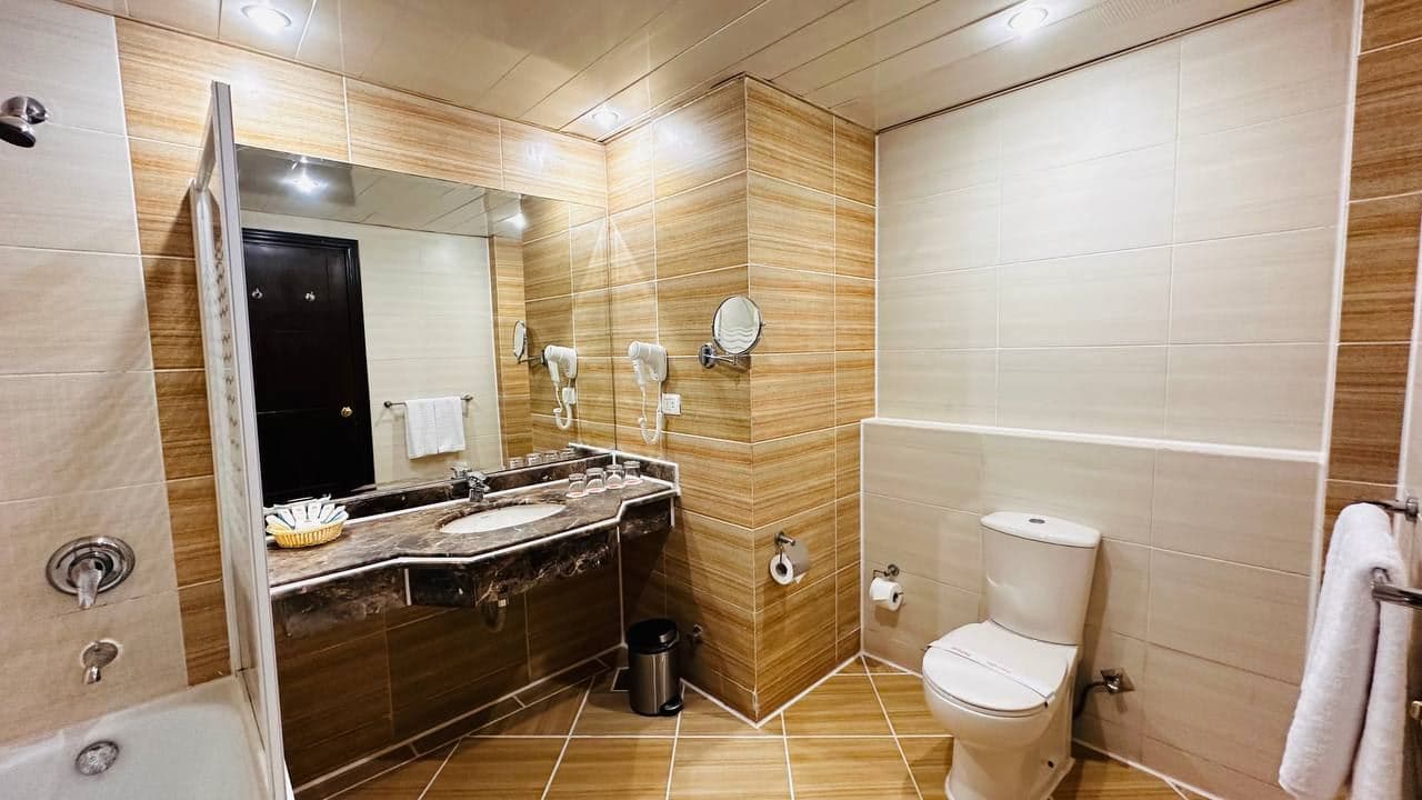 rooms-deluxe-pool-view