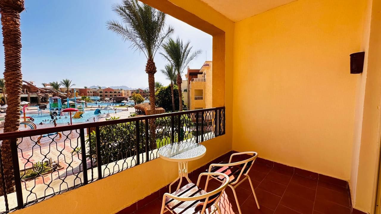 rooms-deluxe-pool-view