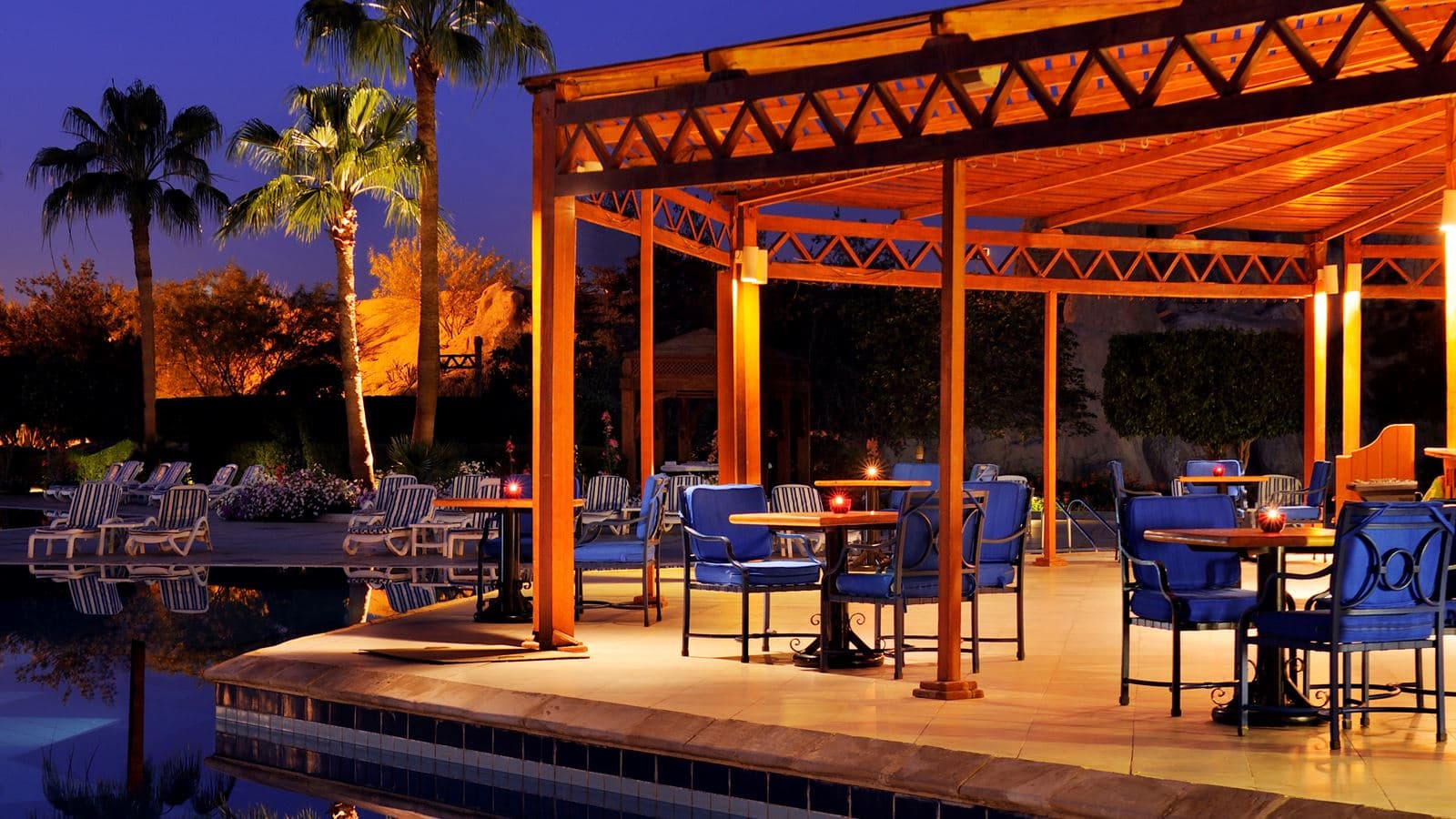 restaurants-perguola-bar-pool