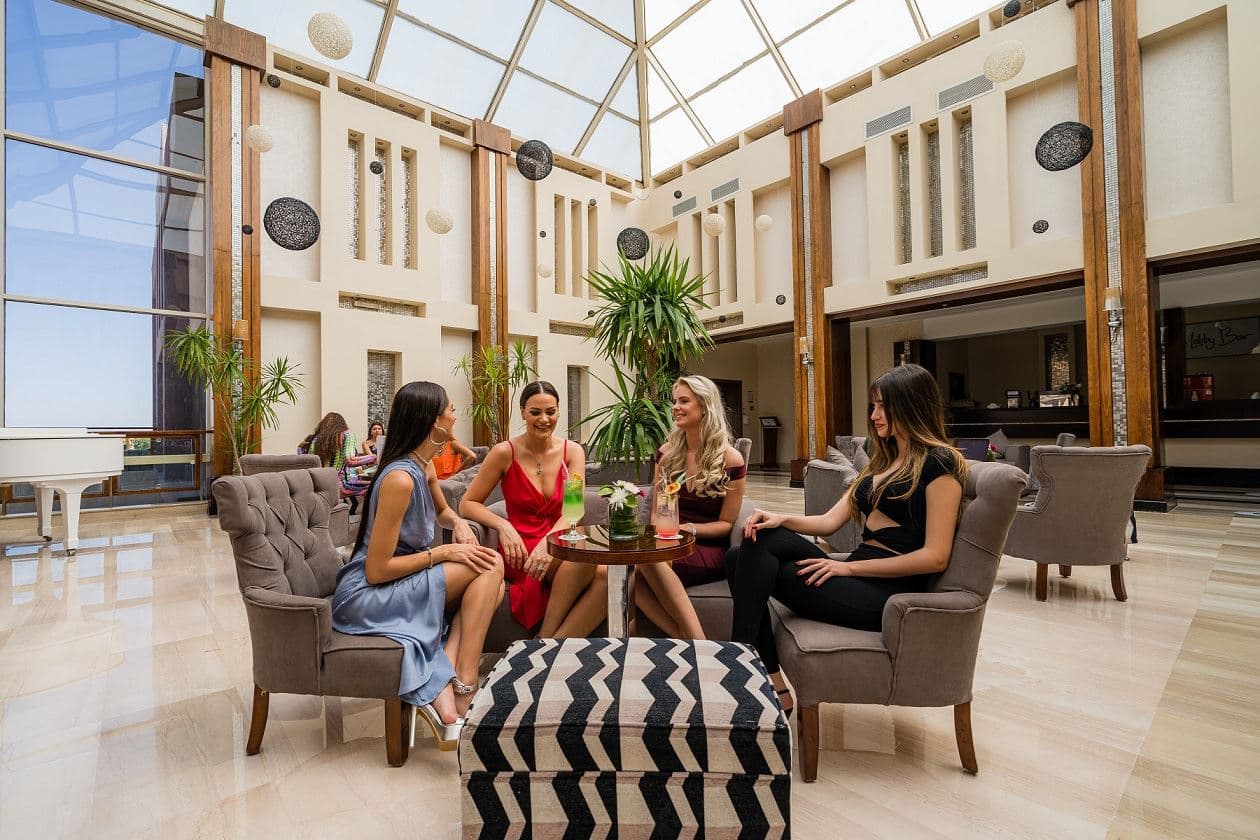 restaurants-avenue-lobby-bar