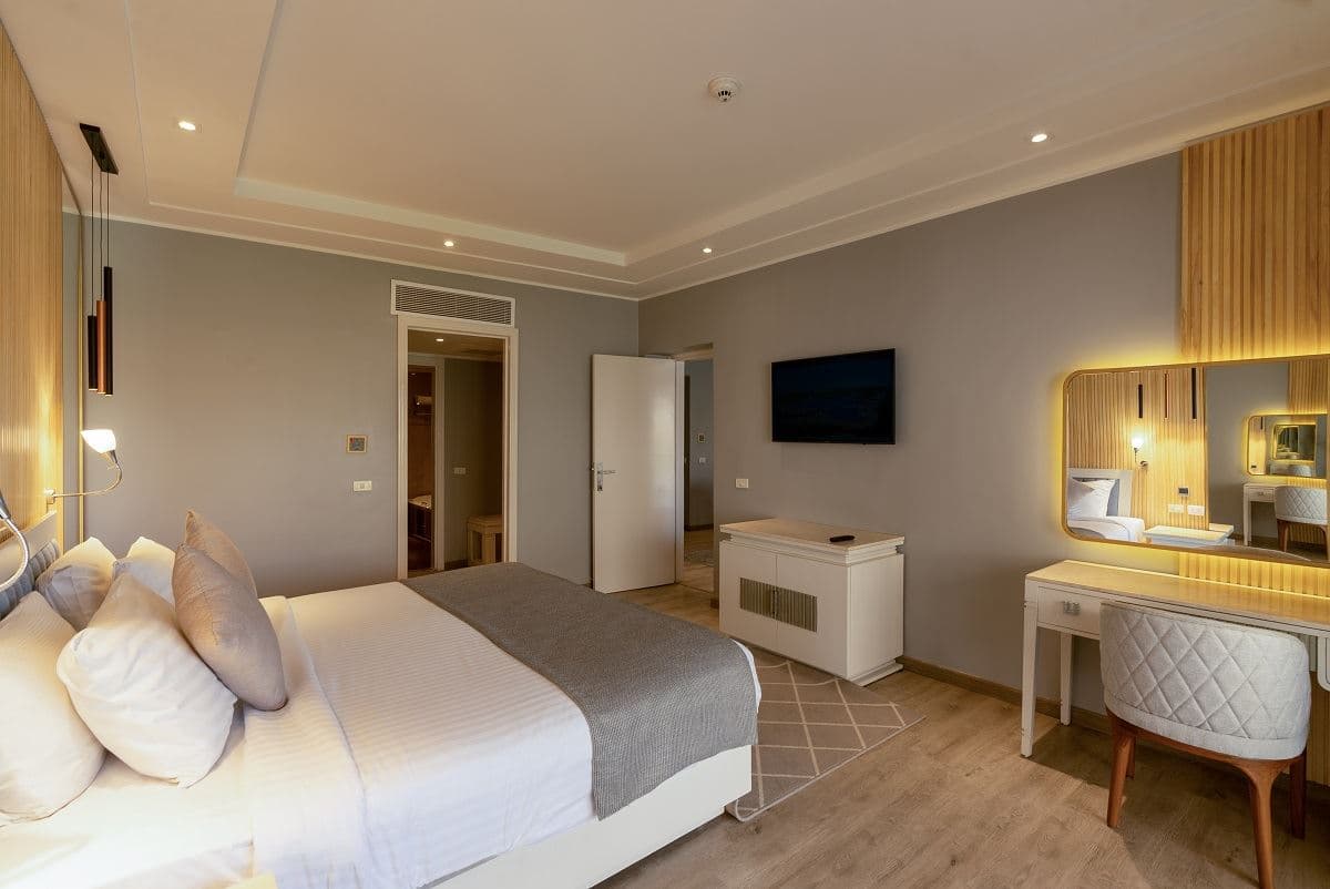 rooms-posh-club-royal-suite-sv