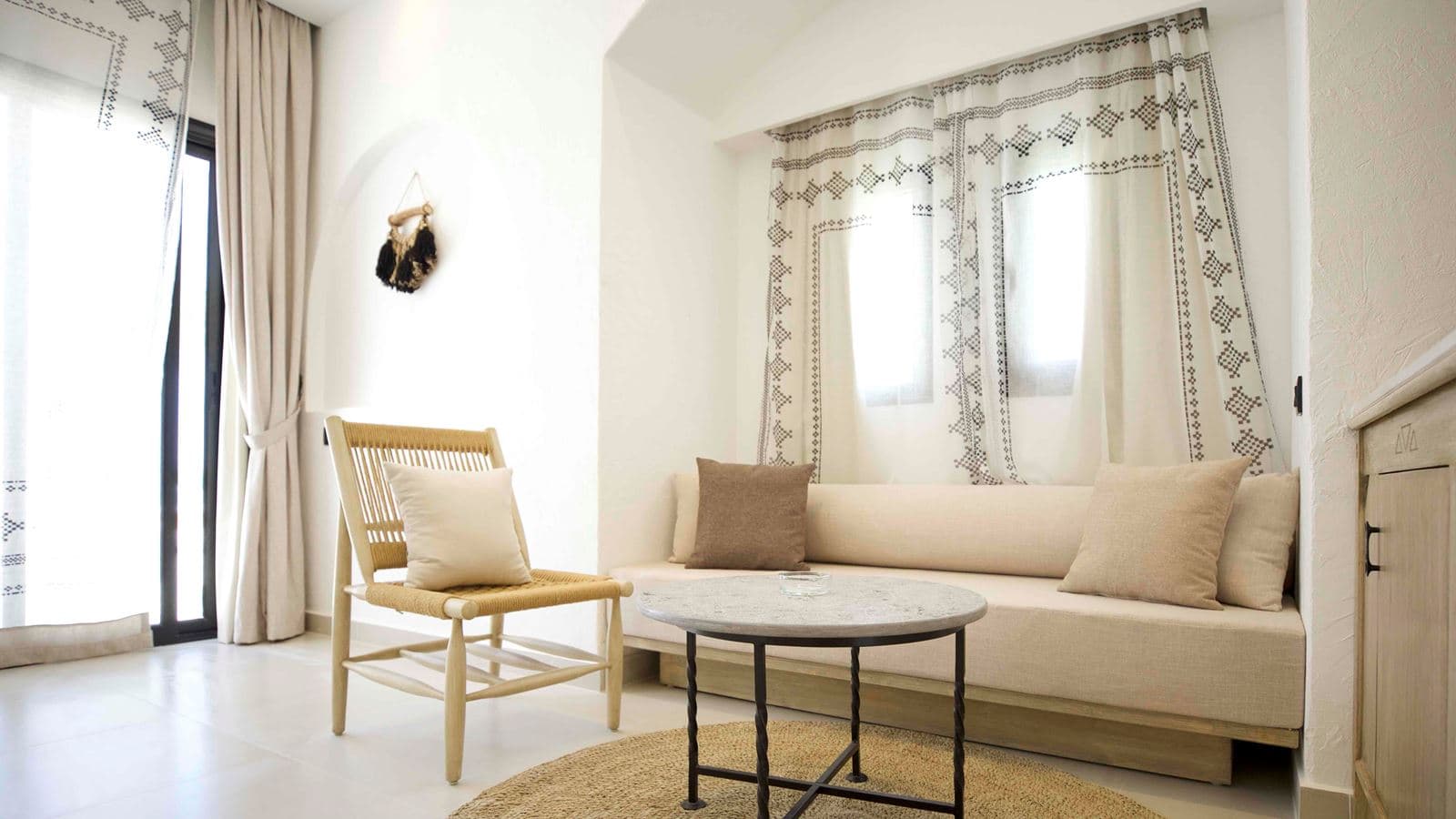 rooms-junior-jacuzzi-suite-garden-view