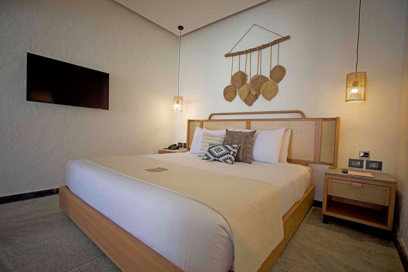 rooms-posh-club-tucana-pool--jacuzzi-suite