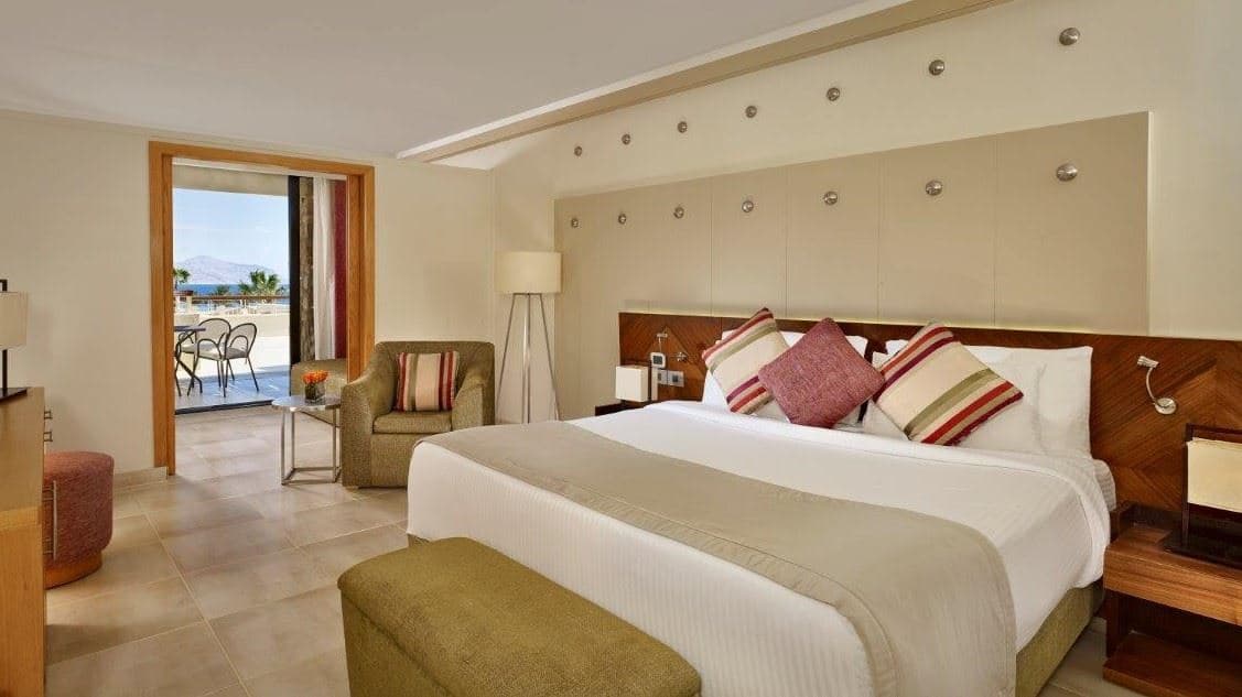 rooms-family-room