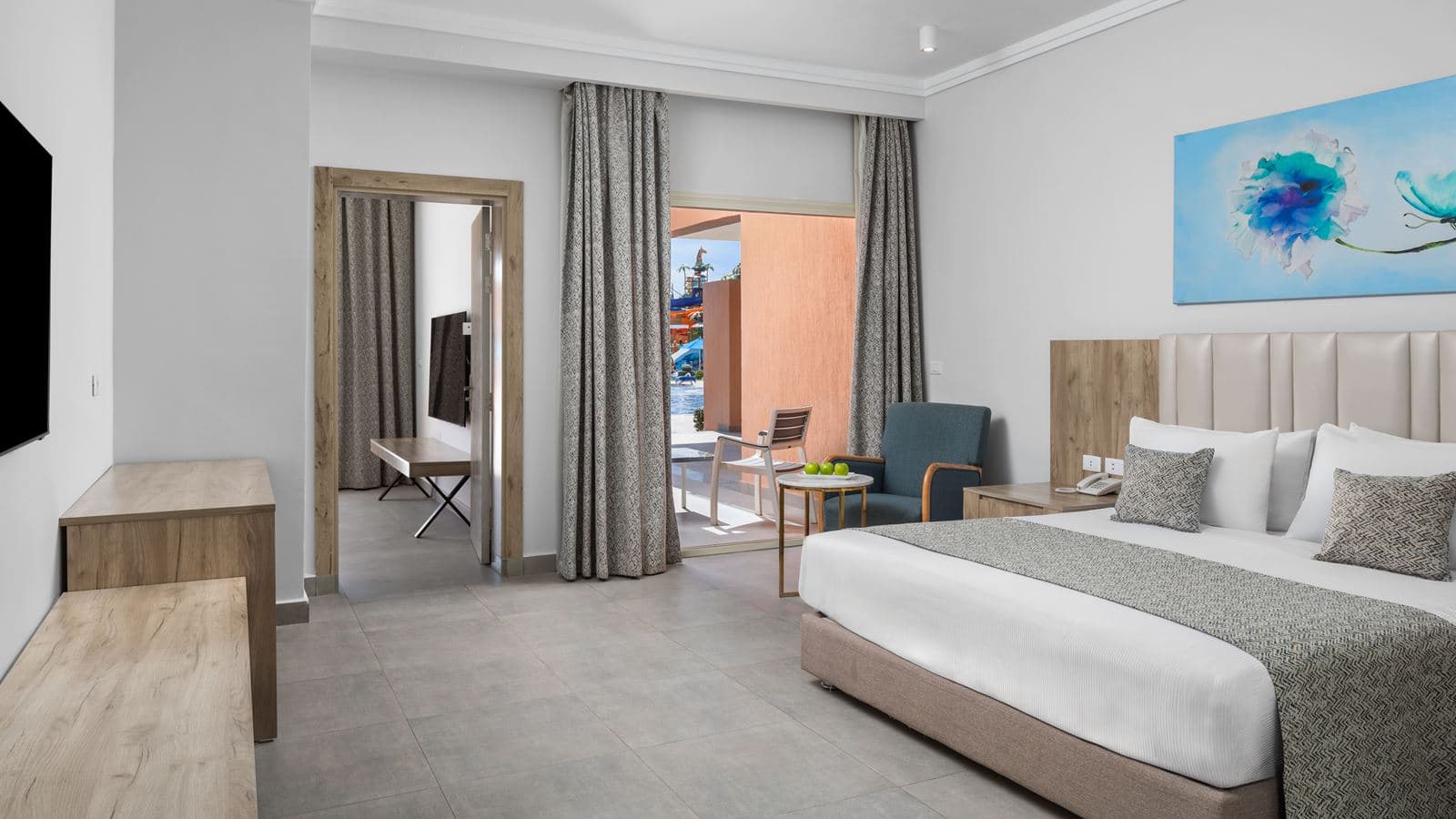 rooms-premium-family-room-pool-view