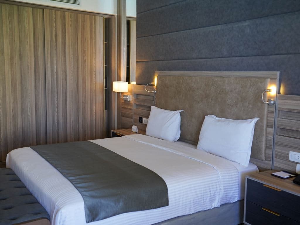 rooms-main-building-junior-suite-pool-view