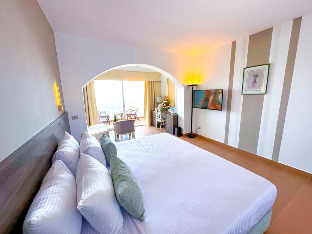 rooms-domina-oasis-premium-room-renovated
