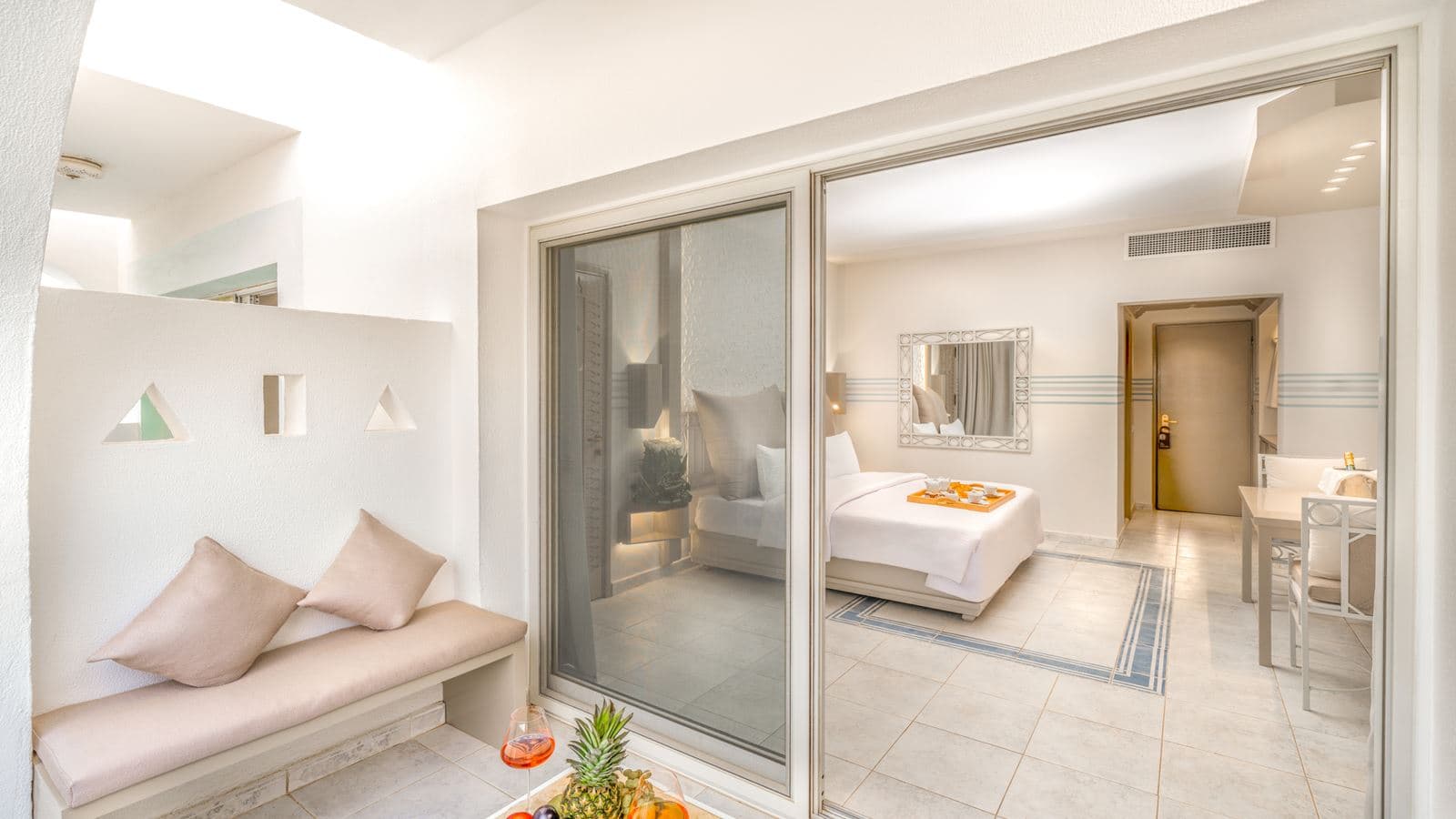 rooms-aquamarine-deluxe-beach-view-gym-free