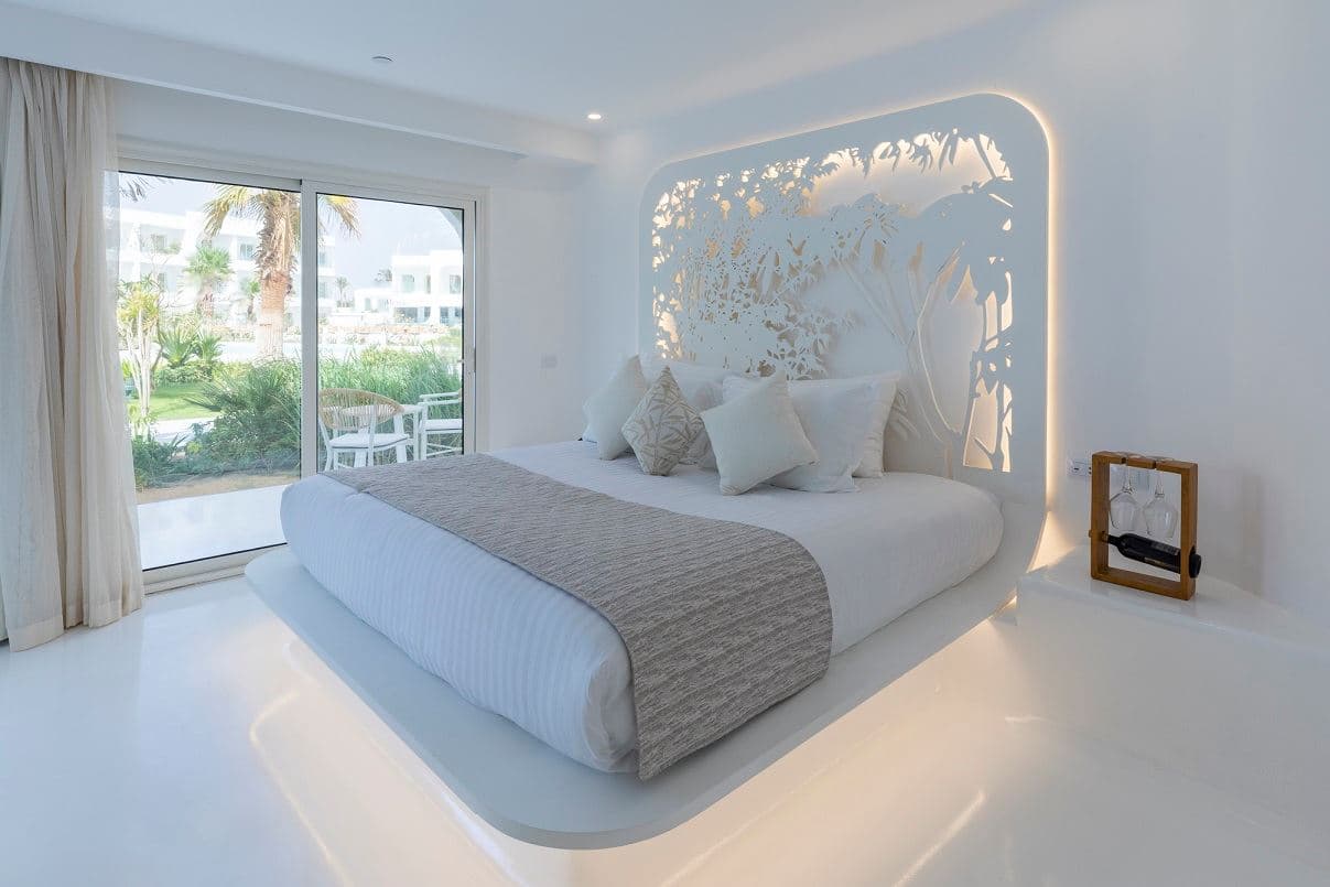 rooms-livinit-up-jacuzzi-suite