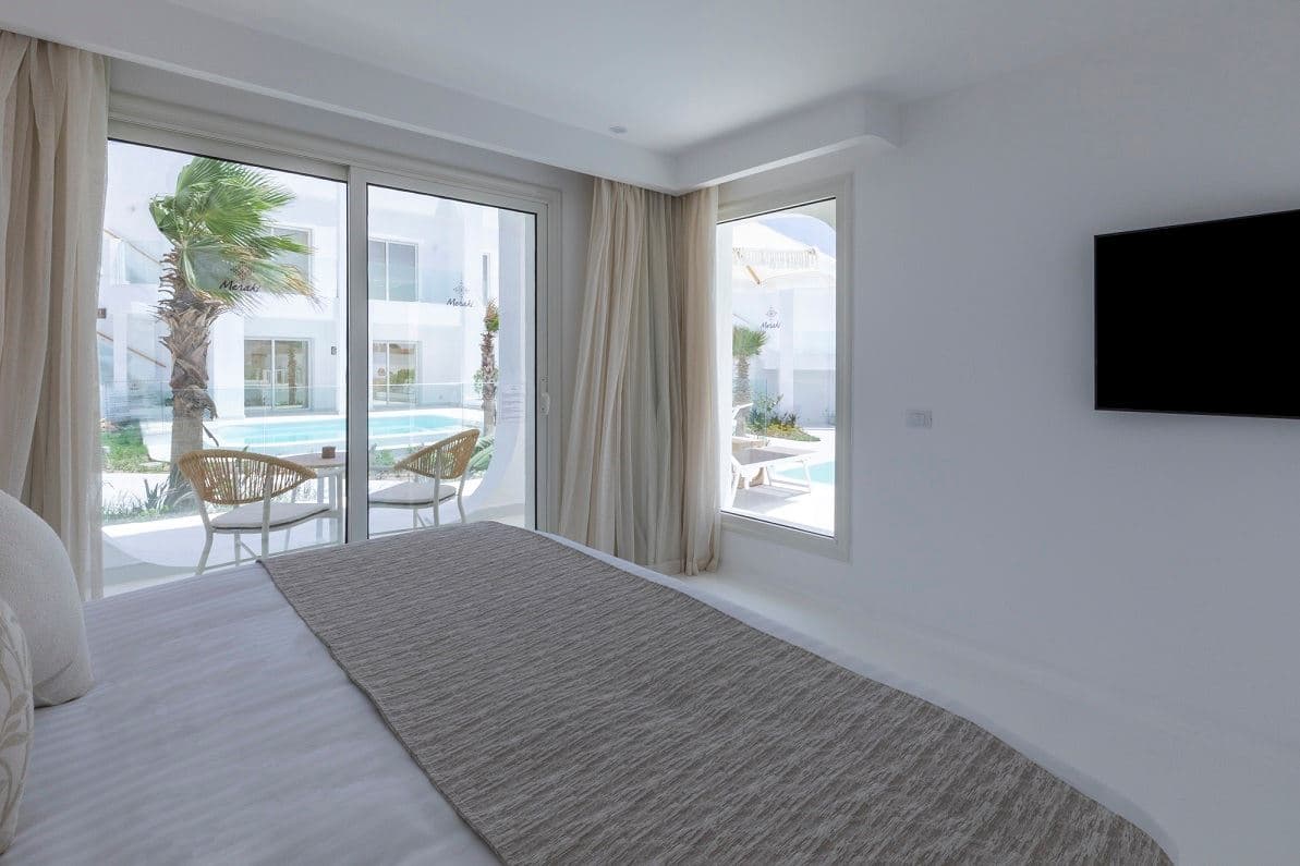 rooms-the-party-never-end-suite-private-pool