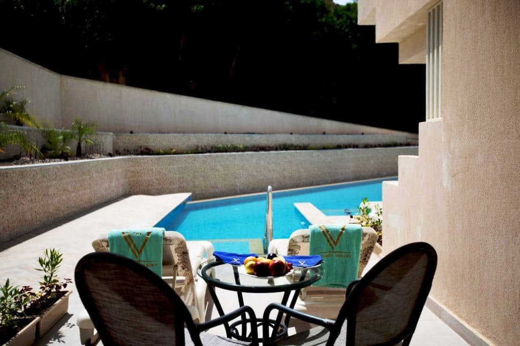 rooms-deluxe-room-swim-up-+16