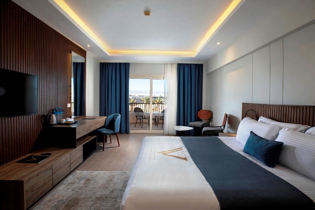 rooms-superior-room-garden-view-pool-view