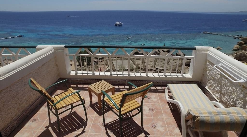 rooms-beach-front-room-sea-view