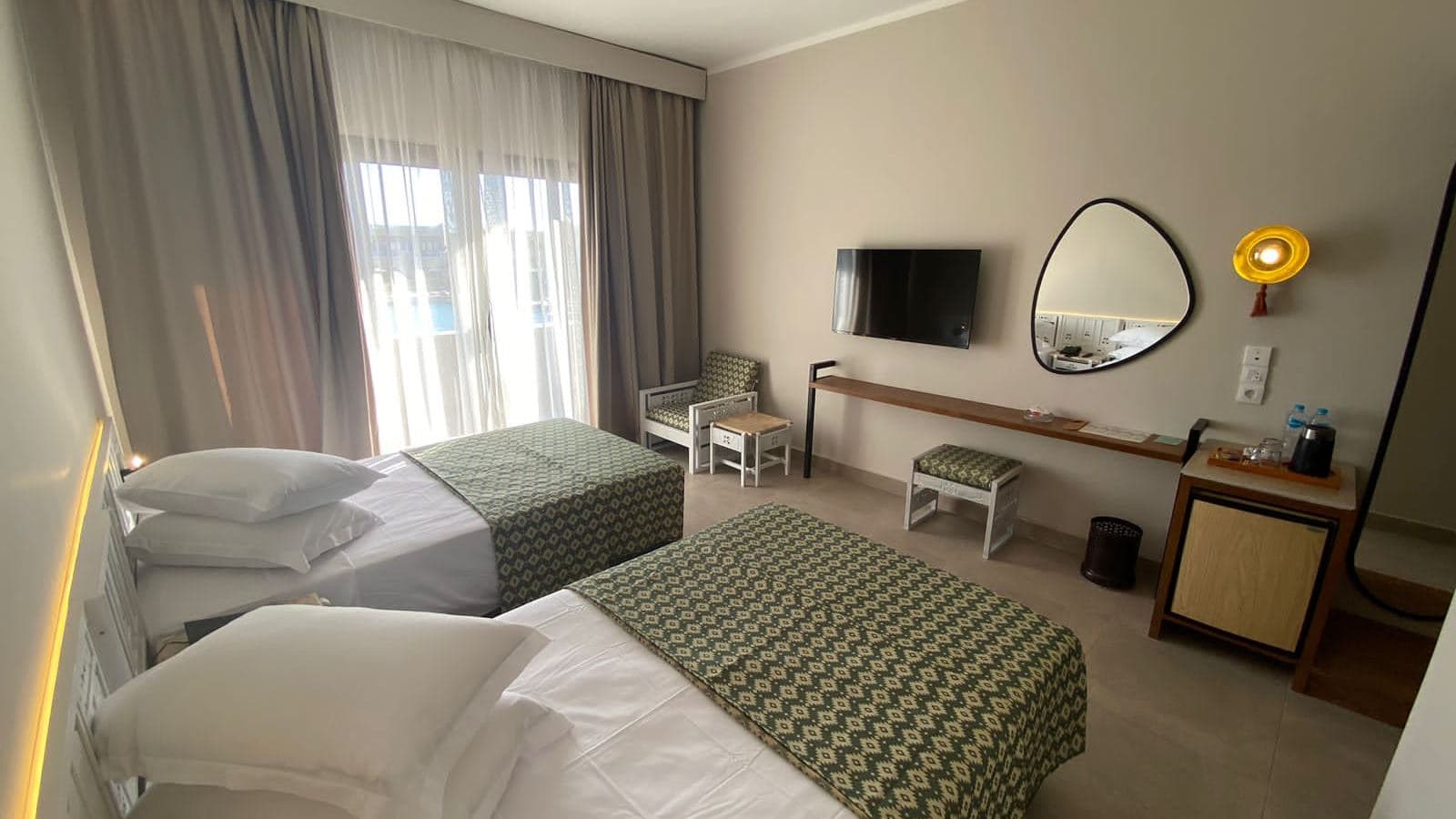 rooms-superior-room