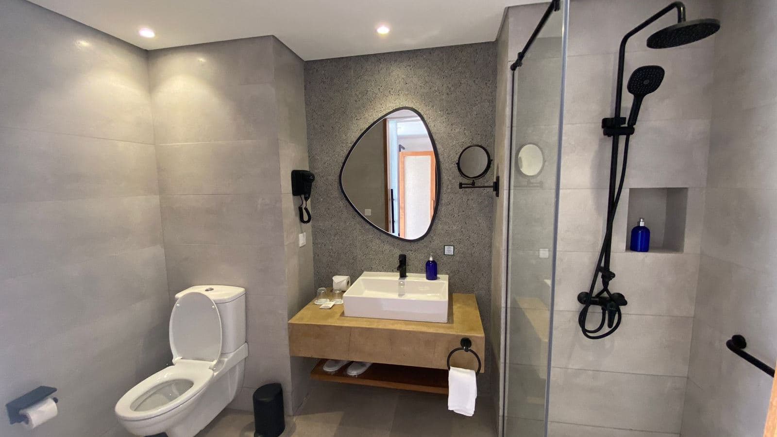 rooms-superior-room