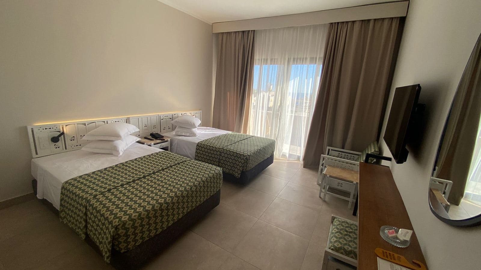 rooms-superior-room