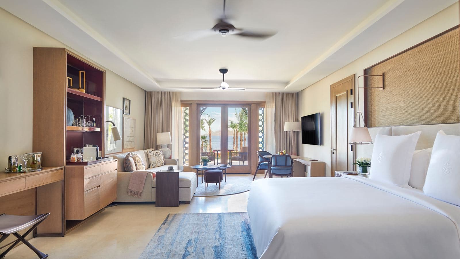 rooms-premier-island-view-room-partial-sea-view