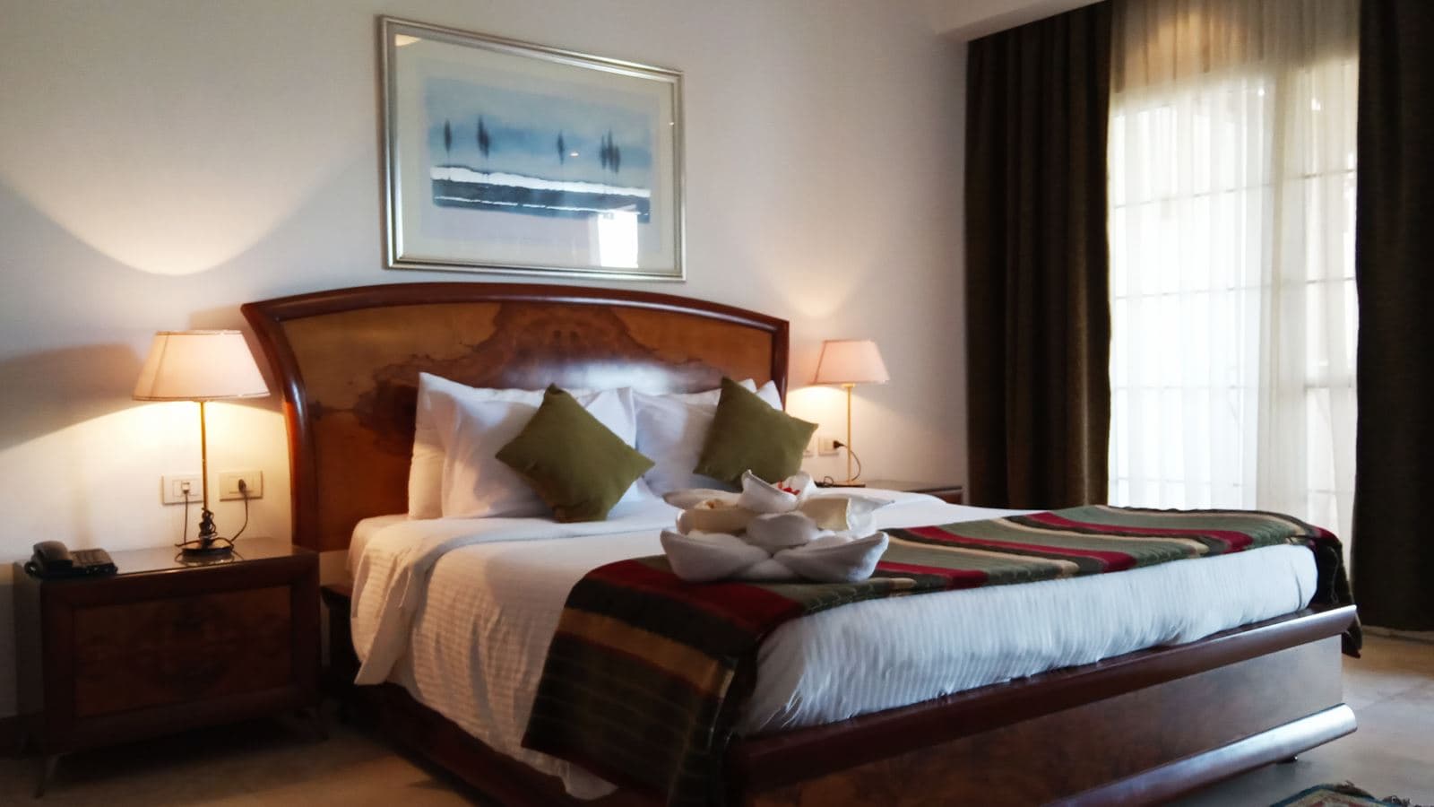 rooms-deluxe-rooms