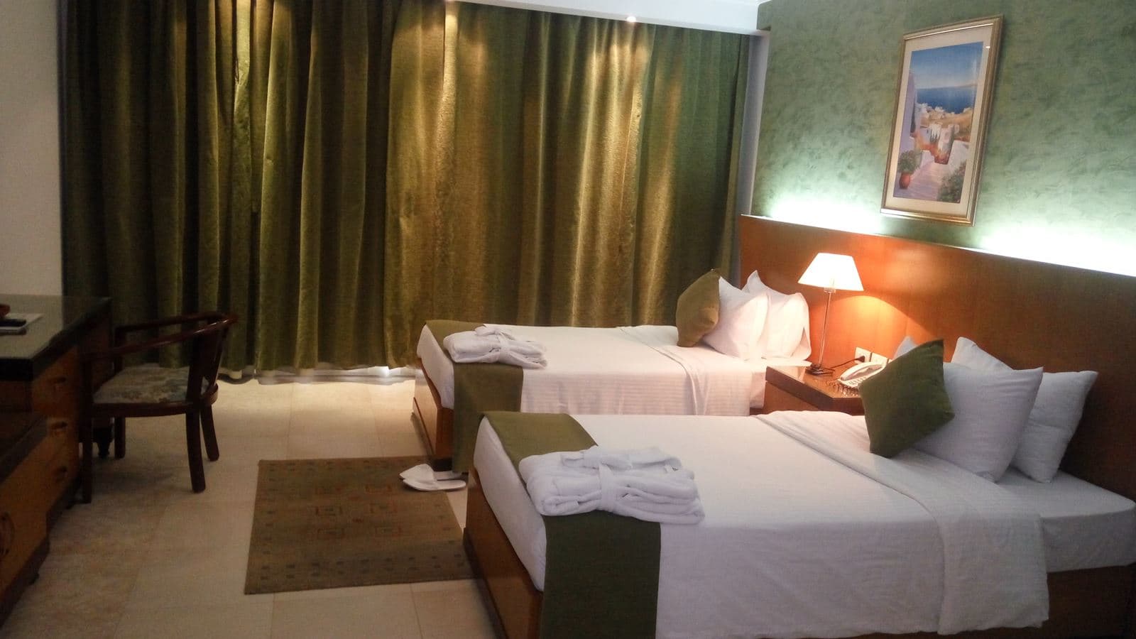 rooms-deluxe-rooms