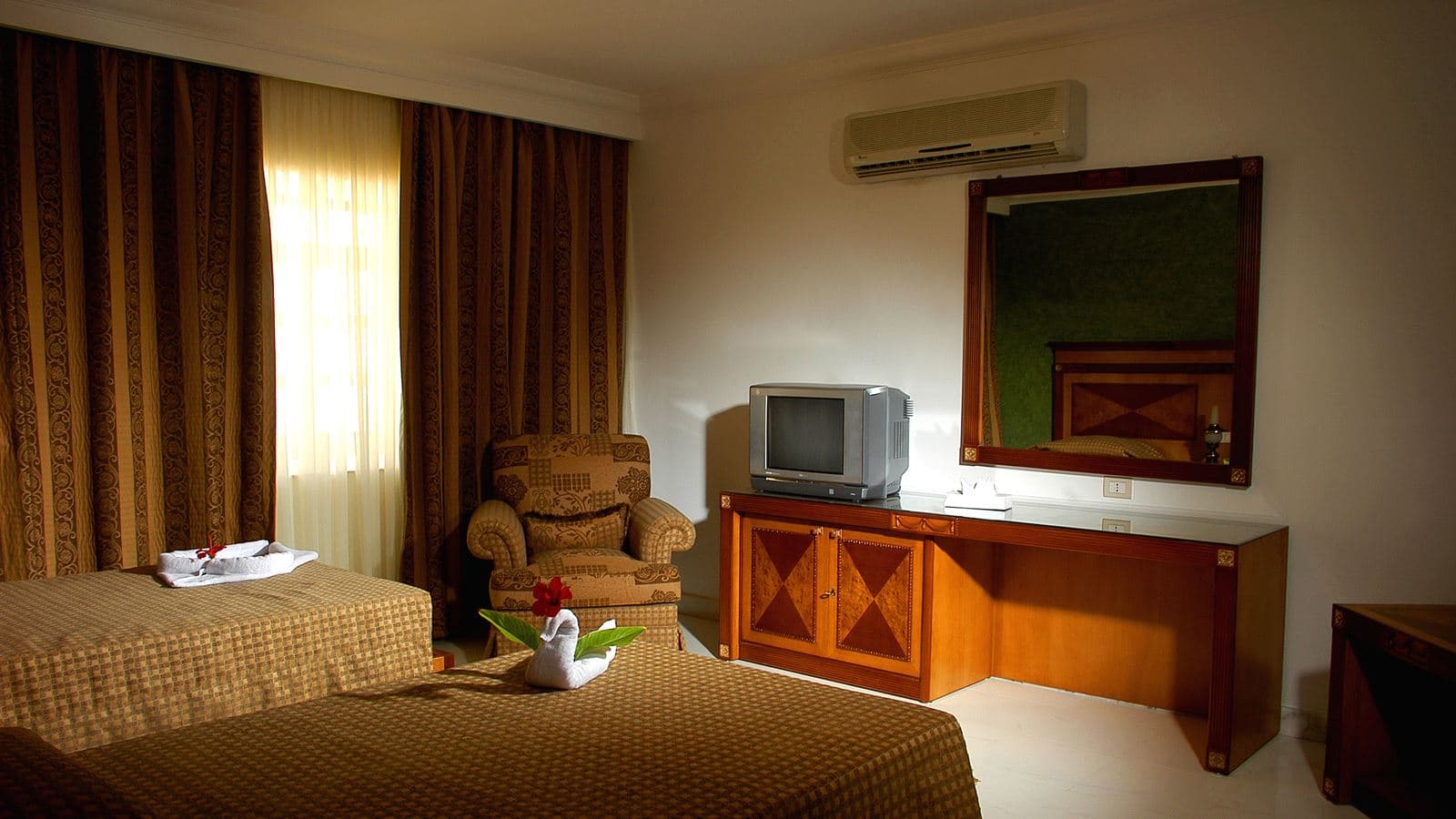 rooms-deluxe-rooms