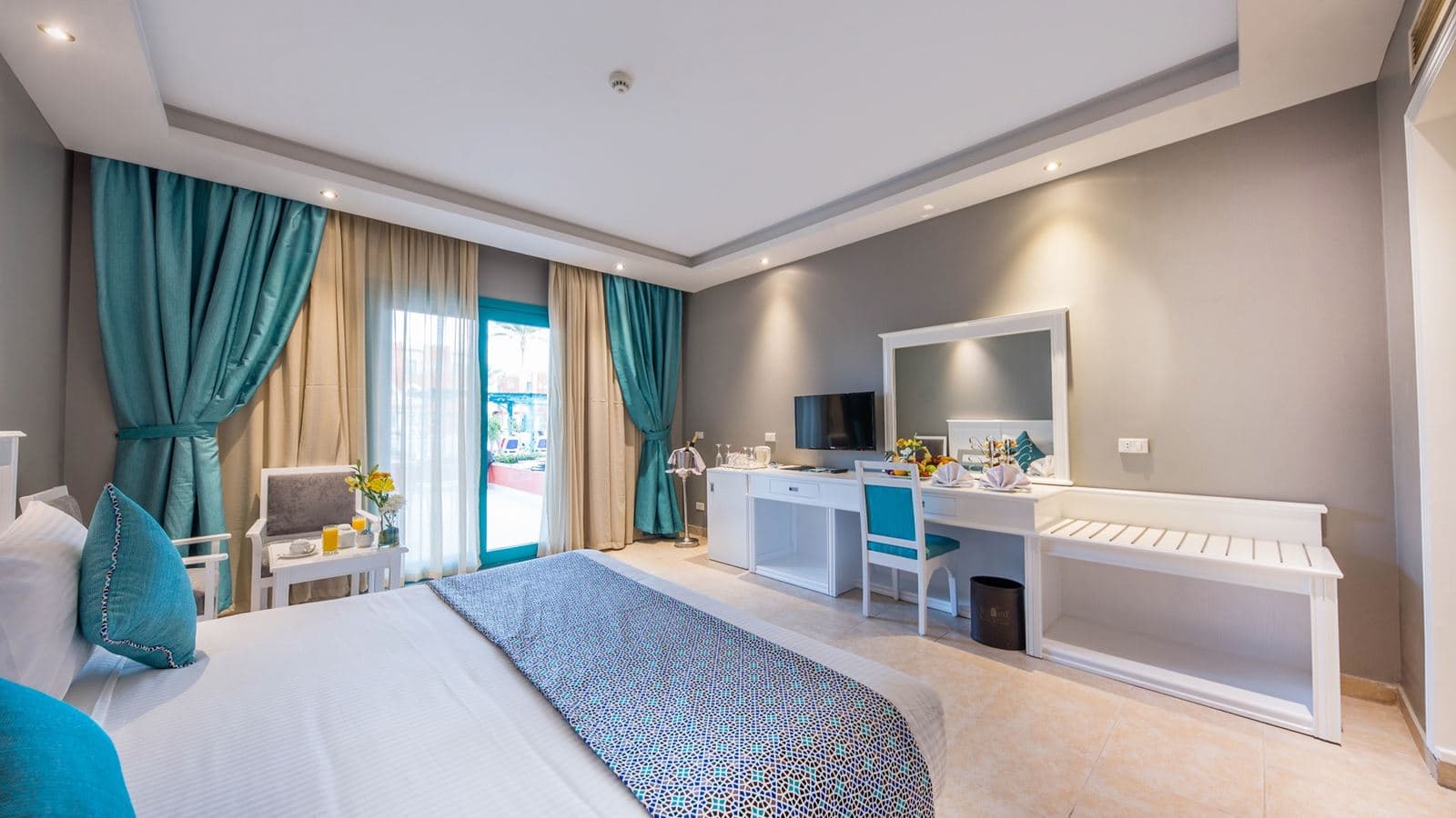 rooms-deluxe-room-garden-pool-sea-view