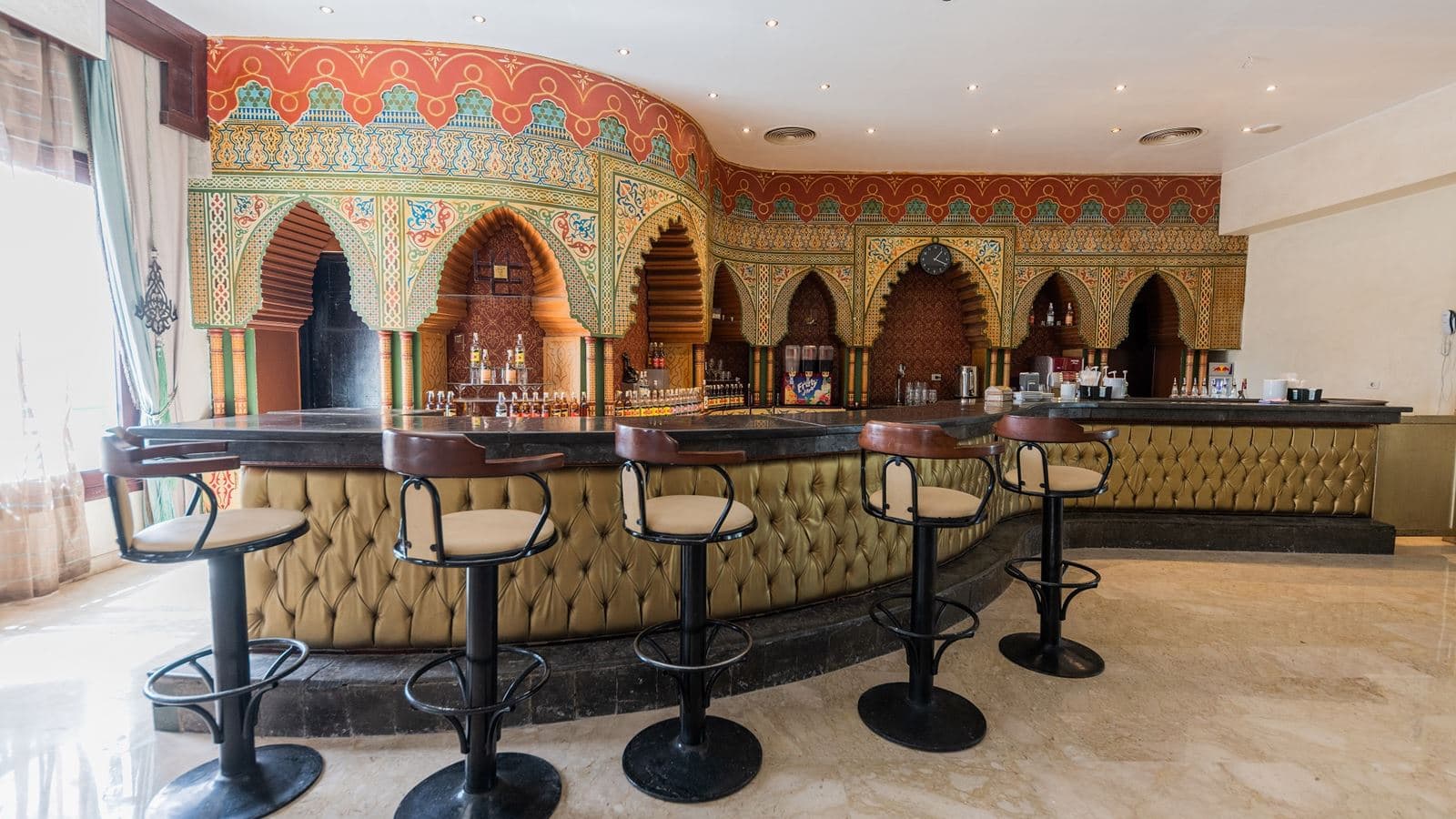 restaurants-sun-ray-lobby-bar