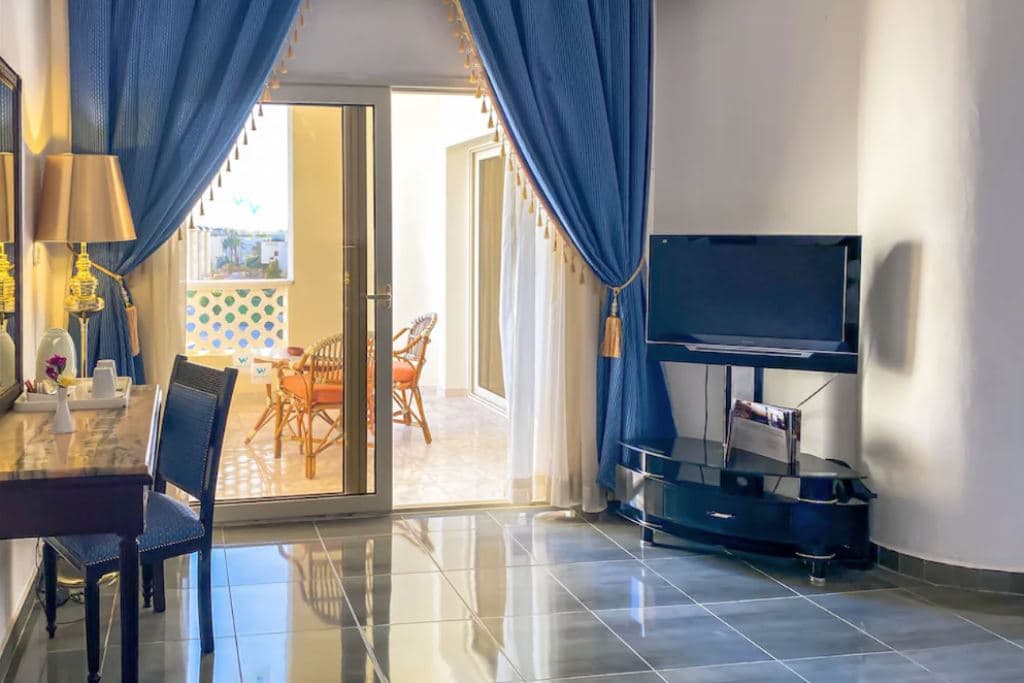 rooms-room-standard-poolview