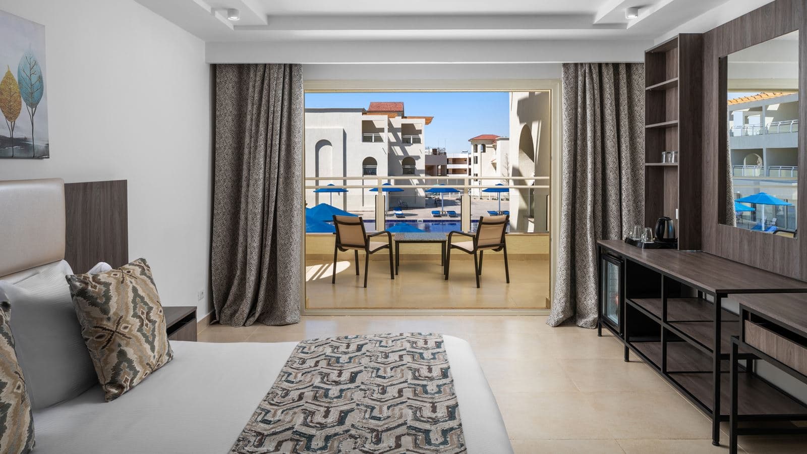 rooms-deluxe-room-pool-view