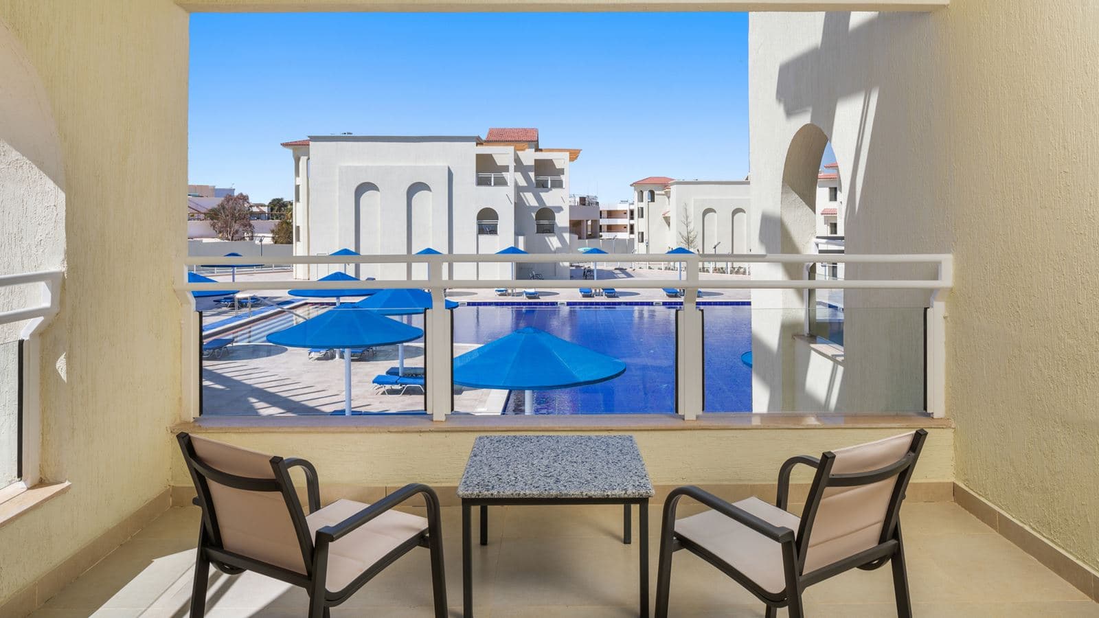rooms-deluxe-room-pool-view