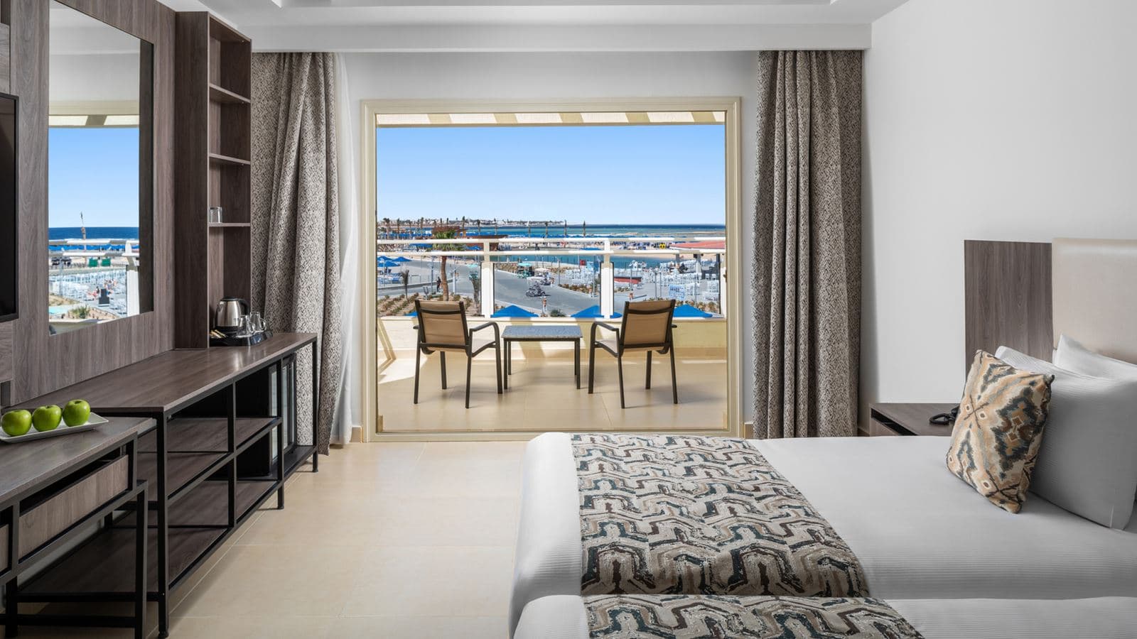 rooms-deluxe-room-sea-front-view