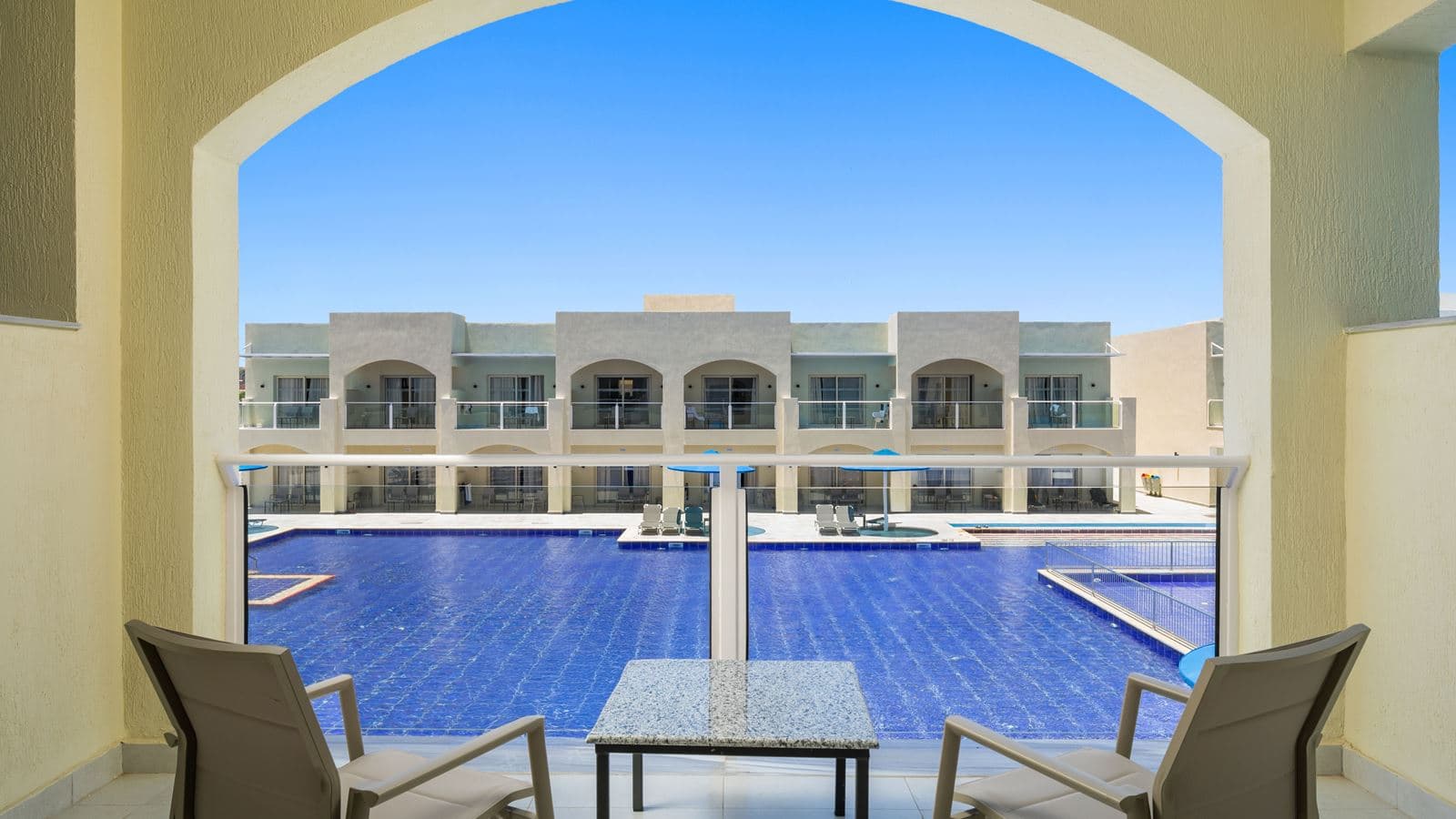 rooms-deluxe-room-pool-view