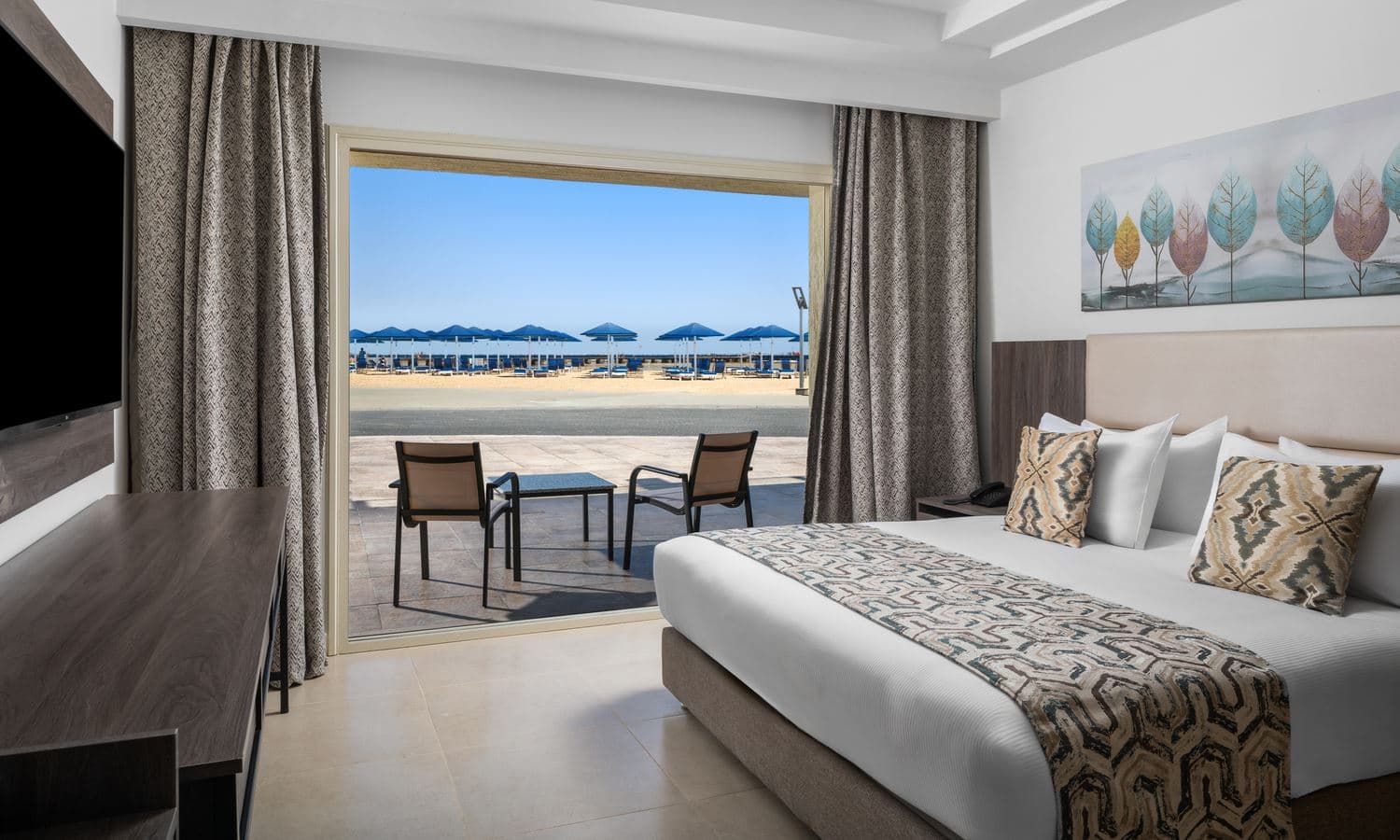 rooms-family-room-sea-front