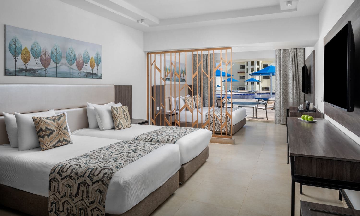 rooms-family-large-room-pool-view