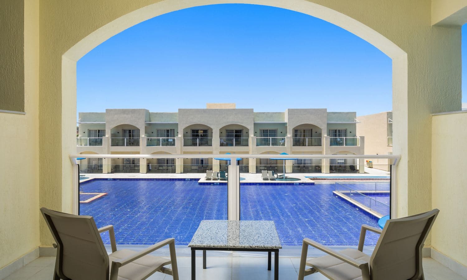 rooms-family-2-connected-rooms-pool-view