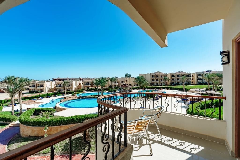 rooms-pool-view
