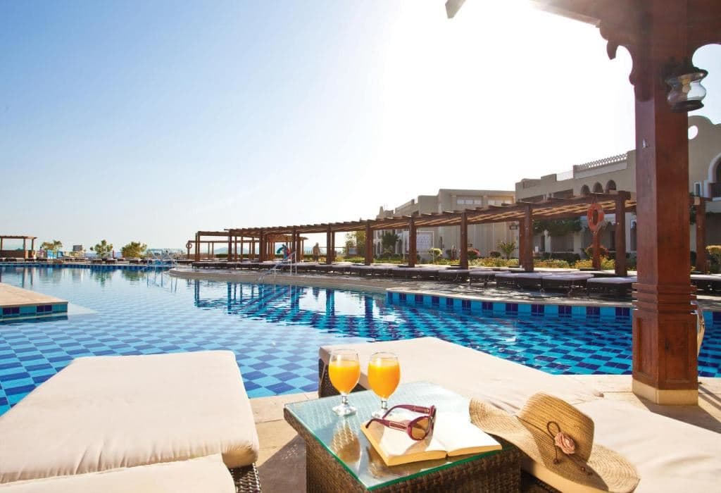 bars-island-pool-bar