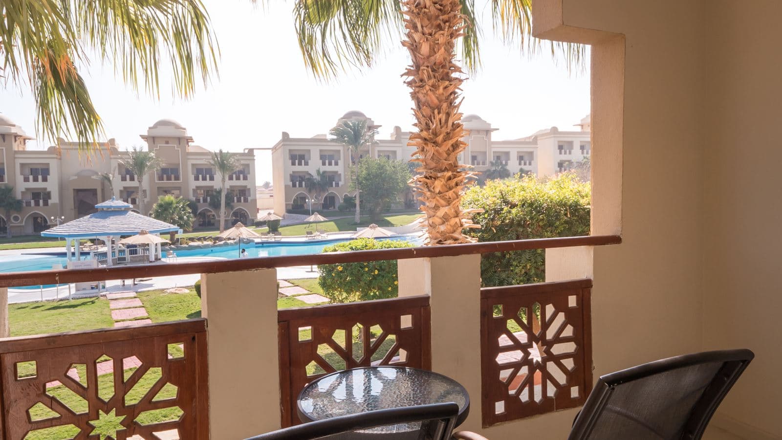 rooms-premium-room-pool-view