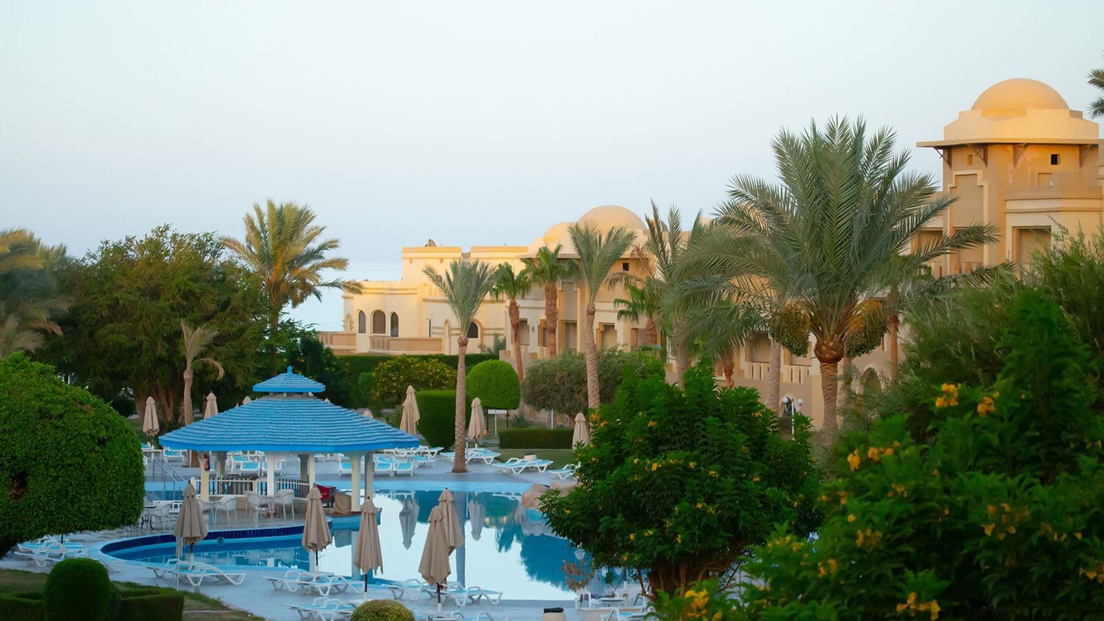 bars-salty-pool-bar
